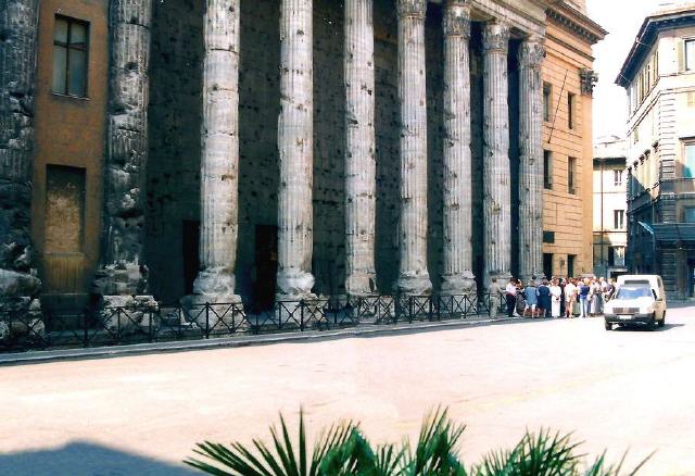 Rom - Hadrianeum